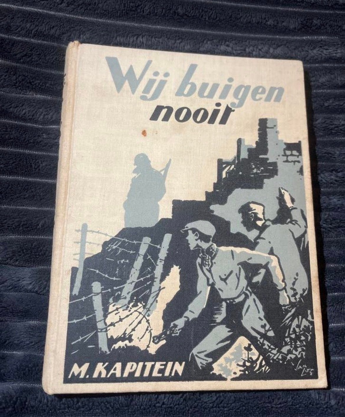Wij buigen nooit - M. Kapitein (Tweede Wereldoorlog), Boeken, Ophalen of Verzenden, Tweede Wereldoorlog, Gelezen, Algemeen