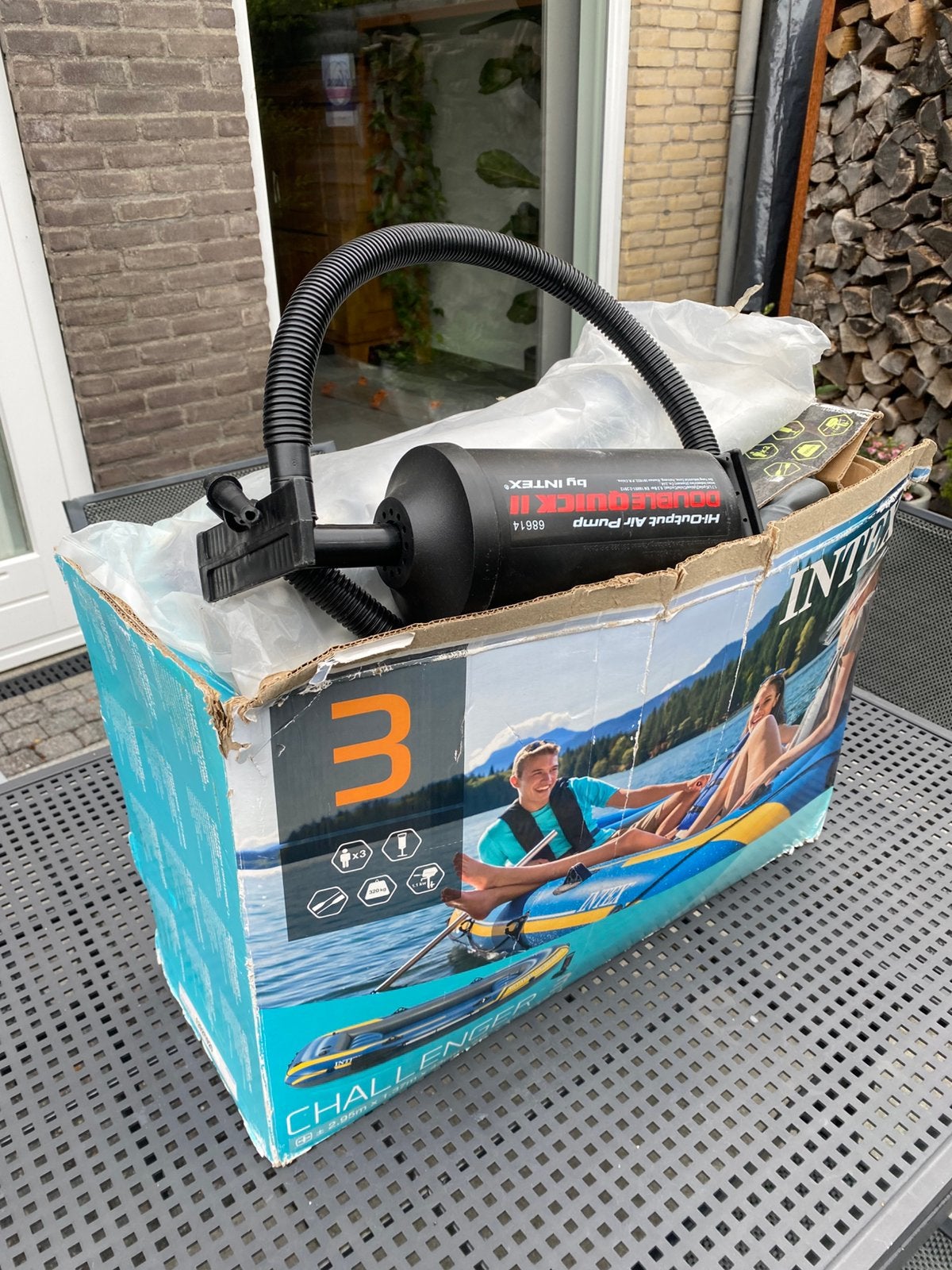 Intex Challenger 3 opblaasbare boor incl. Pomp en peddels, Ophalen of Verzenden, Zo goed als nieuw, Enkelbladige peddel
