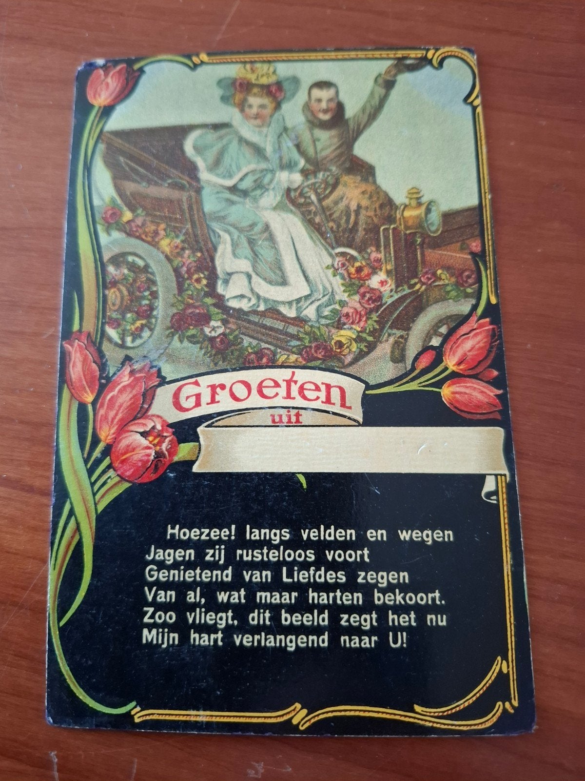 Antieke ansichtkaart: Groeten uit, man en vrouw in auto, Verzamelen, Ophalen of Verzenden, Voor 1920, Ongelopen