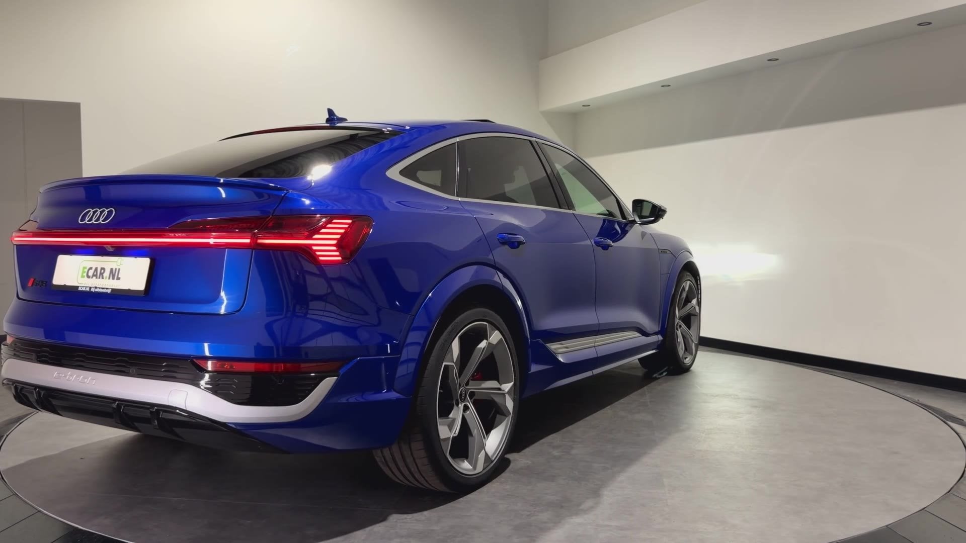 Audi SQ8 Sportback e-tron SQ8 115 kWh | Valcona Leder | Pano, Auto's, Audi, Automaat, 2625 kg, Gebruikt, Met garantie (alle)