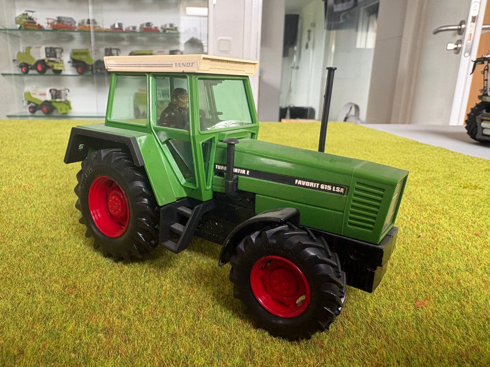 Fendt 615 LSA Britains, Ophalen of Verzenden, Zo goed als nieuw, Tractor of Landbouw, Britains