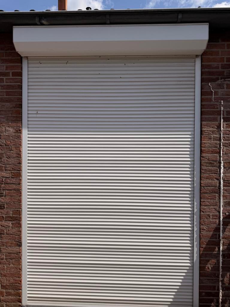 Witte rolluik met motor - 179x254cm, Doe-het-zelf en Verbouw, Rolluiken, Ophalen, 200 cm of meer, Wit, 150 tot 200 cm