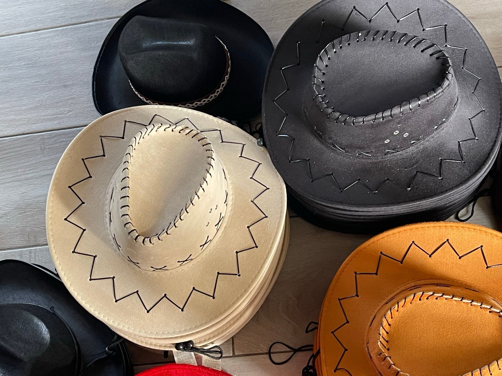 Diverse Cowboyhoeden - Verschillende Kleuren en Maten, Ophalen of Verzenden, Nieuw, One size fits all, Hoed