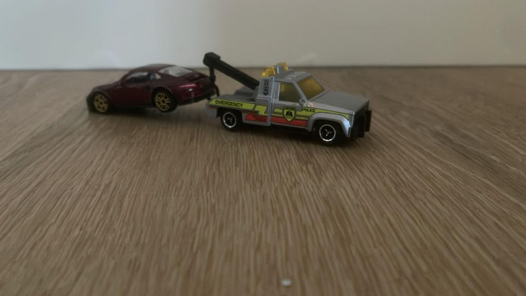 Leuk setje speelgoedauto's: takelwagen en sportwagen, Ophalen, Gebruikt