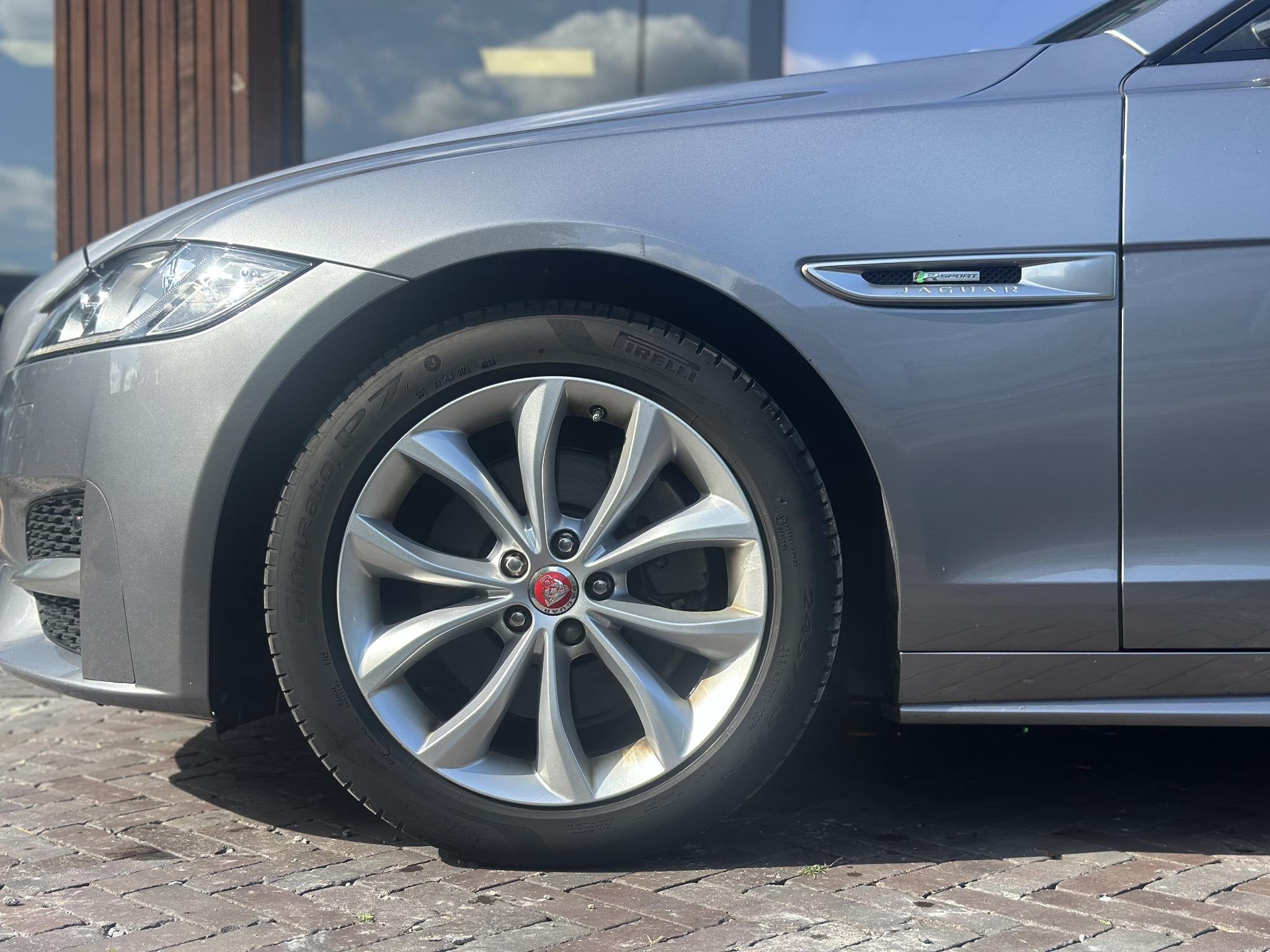 Jaguar XF Sportbrake 2.0d Chequered Flag R Sport Panoramadak, Auto's, Automaat, Achterwielaandrijving, Gebruikt, 4 cilinders