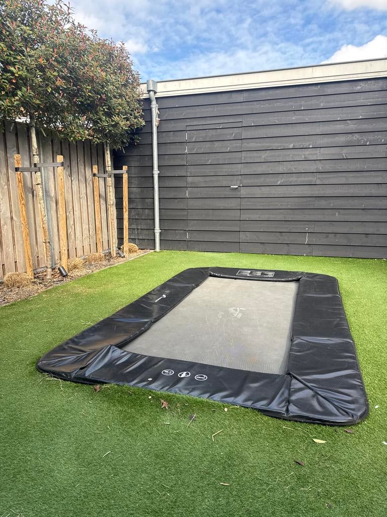 Akrobat Trampoline Orbit Flat to the Ground 305 x 185 cm, Ophalen, Gebruikt