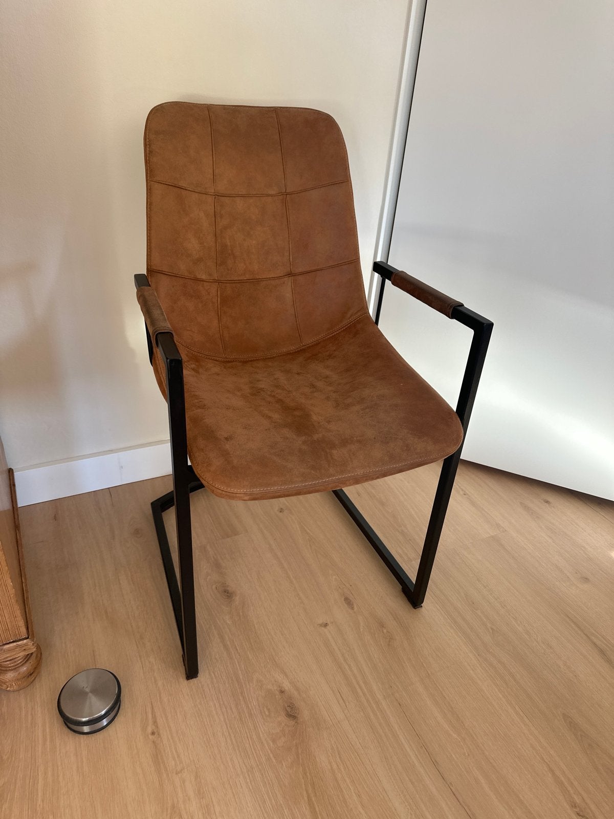 Comfortabele eetkamerstoel - Cognac bruin met armleuningen, Ophalen, Bruin, Zo goed als nieuw, Metaal