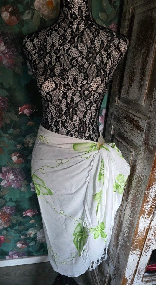 ​Prachtige Sarong Groene Bloemdetails + Ring ZIE ADVERTENTIE, Kleding | Dames, Ophalen of Verzenden, Zo goed als nieuw, Wit, Overige typen