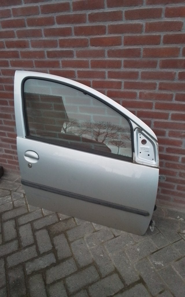 DEUR RECHTS VOOR PEUGEOT 107 / C1 /TOYOTA AYGO GRIJS 5DRS, Auto-onderdelen, Niet ingevuld, Gebruikt, Citroën, Deur
