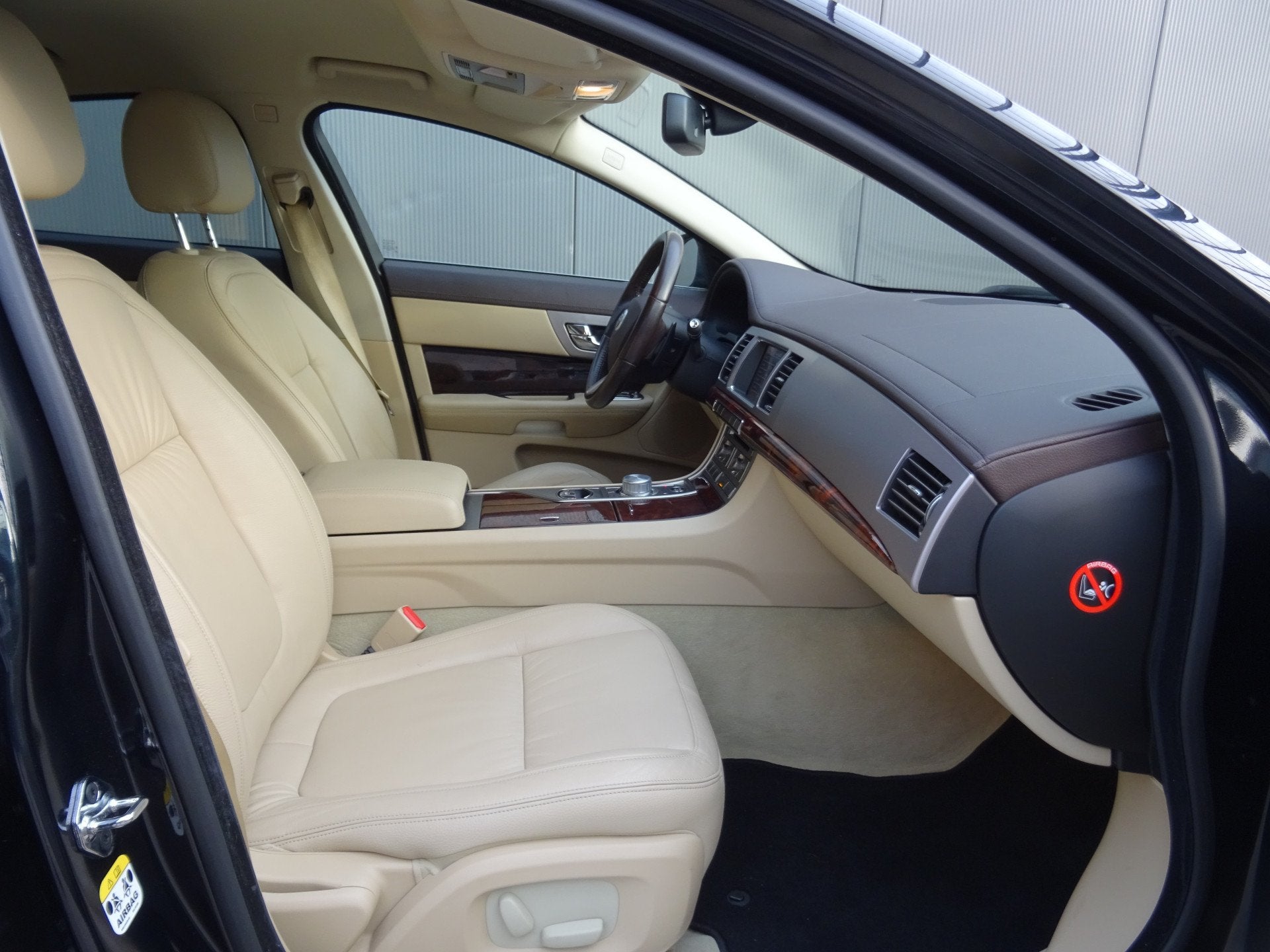 Jaguar XF 3.0 V6 Premium Luxury * DEALER ONDERH. * LAGE KM !, Auto's, Automaat, Achterwielaandrijving, Gebruikt, 1850 kg