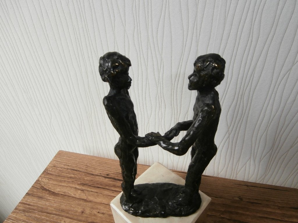 Brons Beeld van Astrid Veldhuyzen  ,, Vriendschap ,, Dank, Ophalen of Verzenden, Zo goed als nieuw, Mens