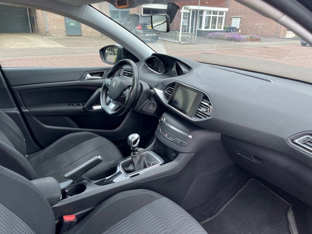 Peugeot 308 SW 1.6 BLUEHDI ACCES / TREKHAAK / AIRCO / NAVI /, Auto's, Gebruikt, Euro 6, 4 cilinders, 140 €/maand
