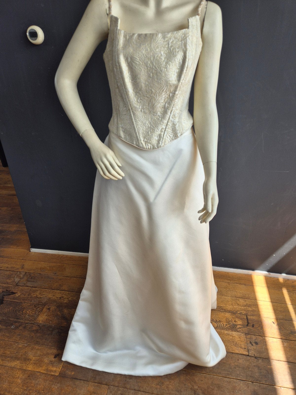 Pronovias Trouwjurk Maat 42 met Subtiele Schouderbandjes, Trouwjurk, Beige, Pronovias, Ophalen of Verzenden
