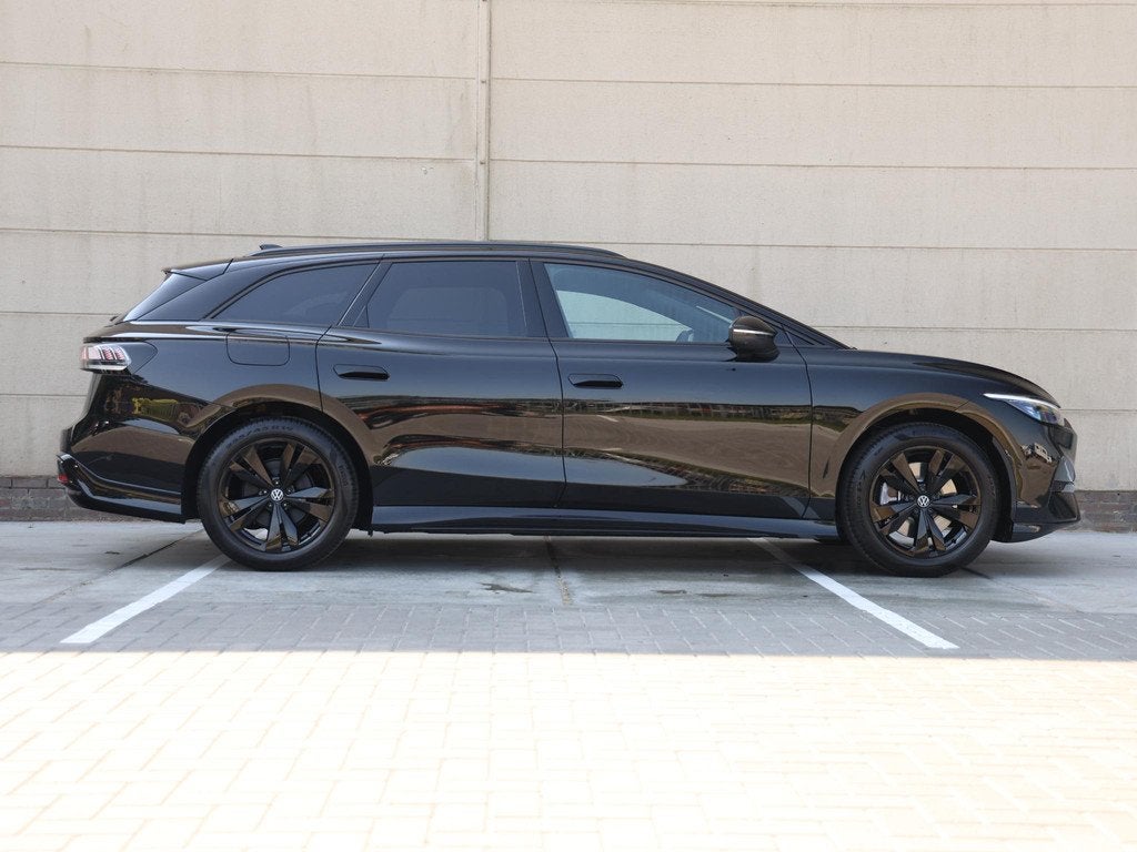 Volkswagen ID.7 Tourer Limited Edition Plus 59 kWh 204 PK |, Auto's, Volkswagen, Achterwielaandrijving, Gebruikt, Zwart, Zwart