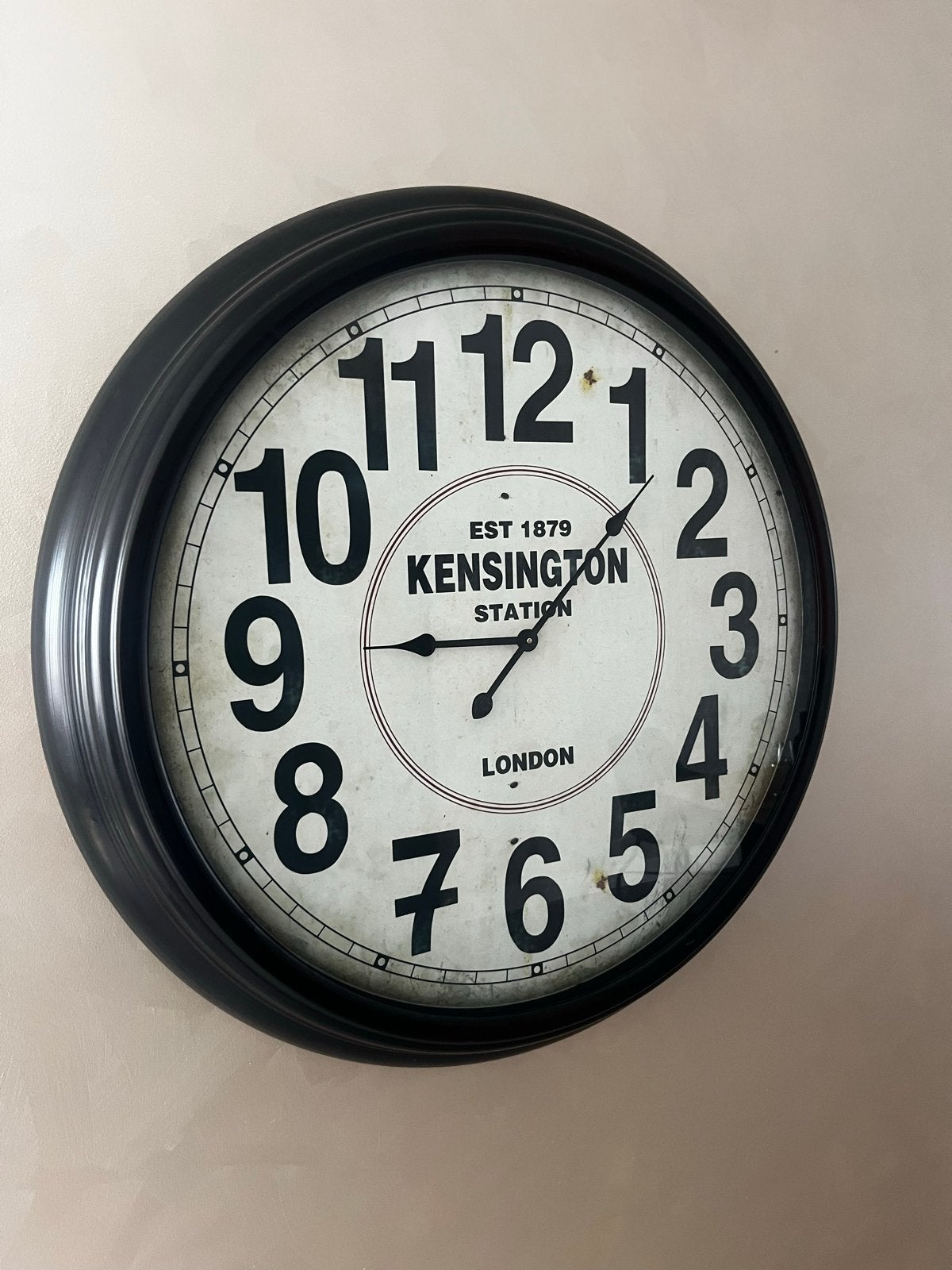 Kensington Station Wandklok - Zwart Staal met Glasplaat, Huis en Inrichting, Ophalen, Wandklok, Analoog, Zo goed als nieuw