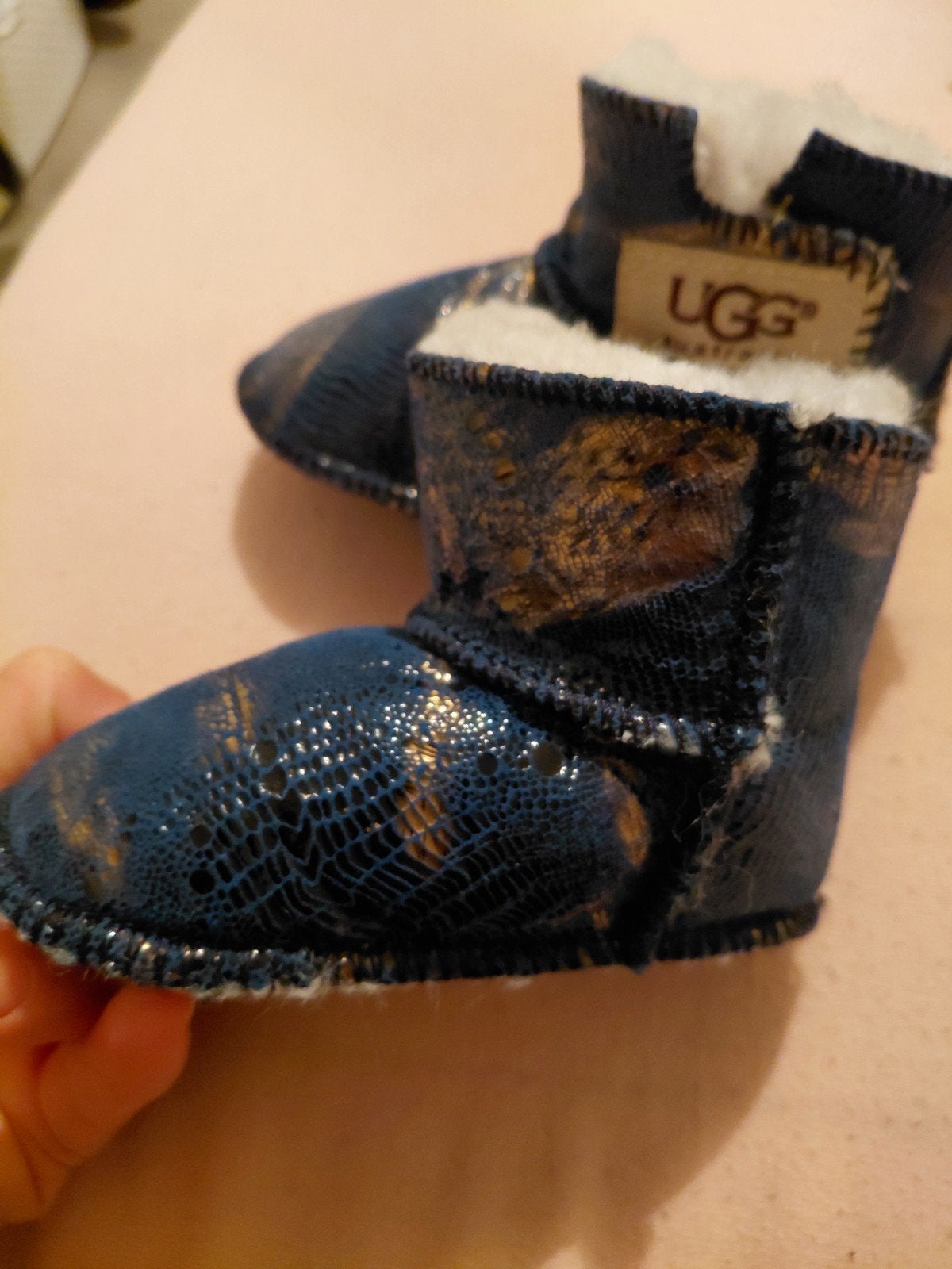 UGG babyslofjes blauw met goud, Ophalen, Nieuw, UGG, Meisje
