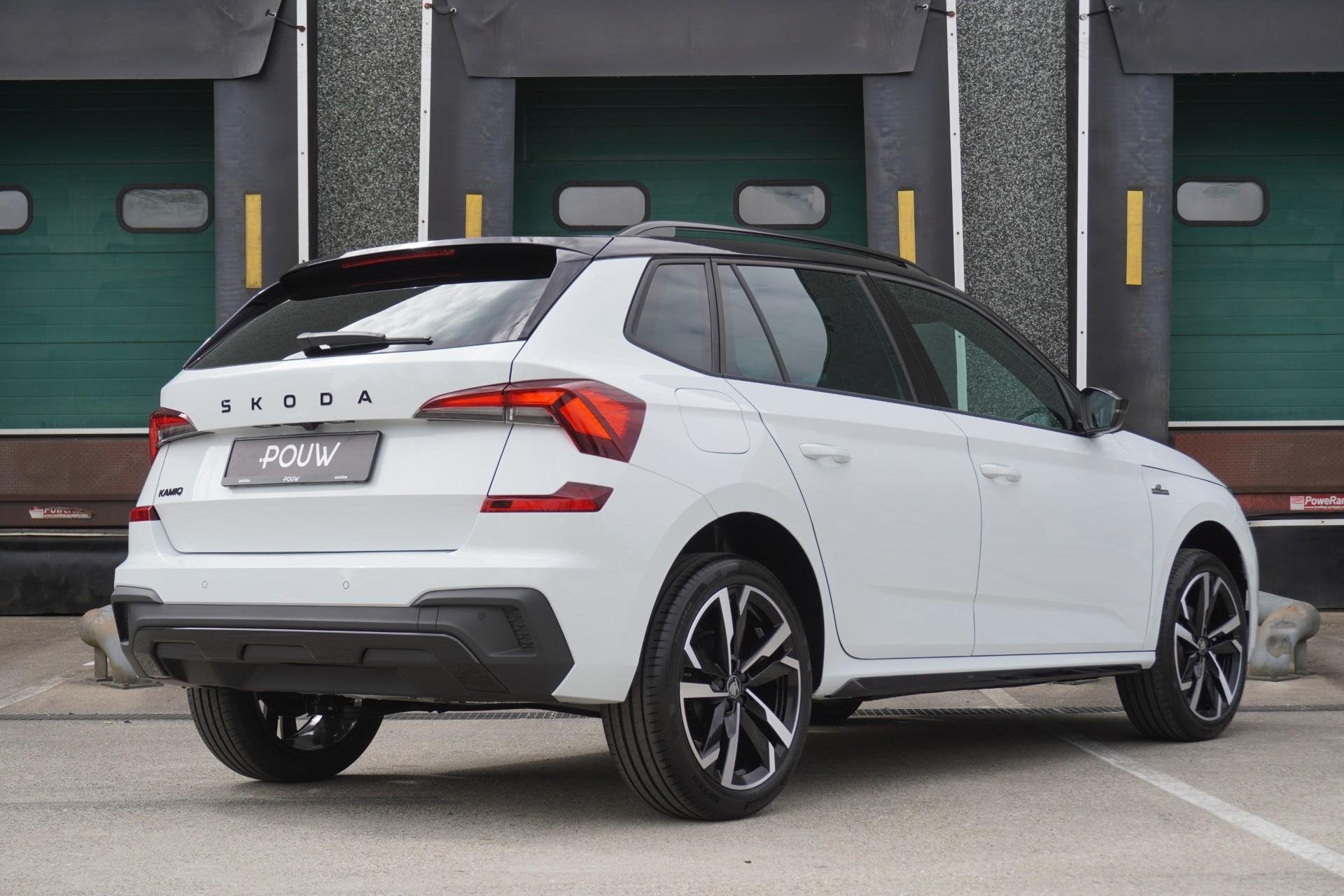 Skoda Kamiq 1.0 TSI 115pk DSG Monte Carlo | Trekhaak Wegklap, Auto's, 12 maanden, Euro 6, Wit, Nieuw