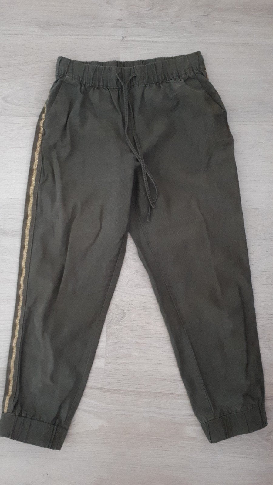 Dames driekwart broek maat s legergroen, Kleding | Dames, Broeken en Pantalons, Ophalen of Verzenden, Zo goed als nieuw, Groen