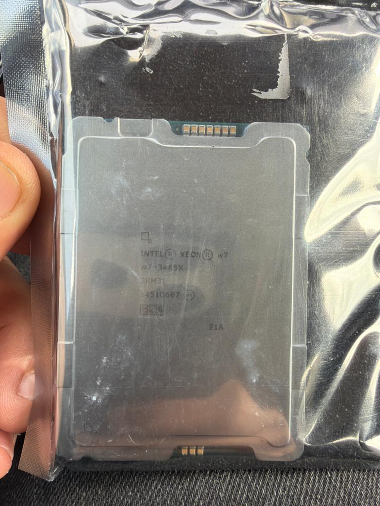 Intel Xeon w7-3465x Processor - Nieuw in verpakking, Computers en Software, Processors, Ophalen, Zo goed als nieuw, 24-core, 3 tot 4 Ghz
