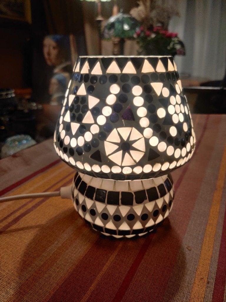 Mozaïek Tafellampje – Zwart/ Wit – Handgemaakt – 18 cm, Ophalen