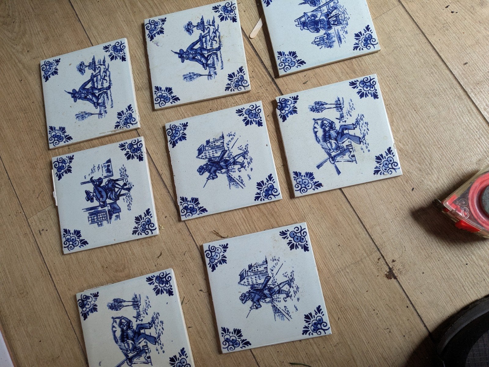 8 antieke tegeltjes, Ophalen