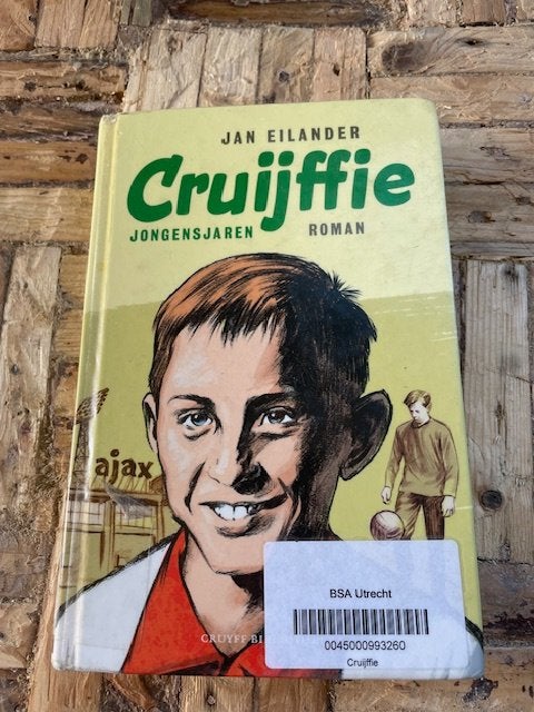 Boek Cruijffie Jongensjaren Roman - Jan Eilander, Gelezen, Ophalen of Verzenden, Nederland, Jan Eilander