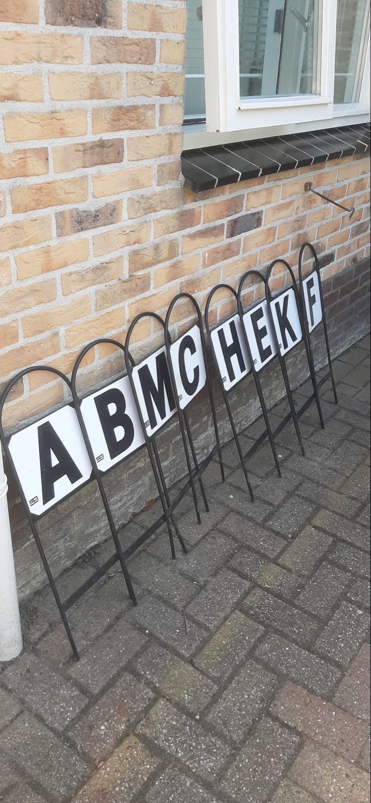 Bakletters compleet, Ophalen