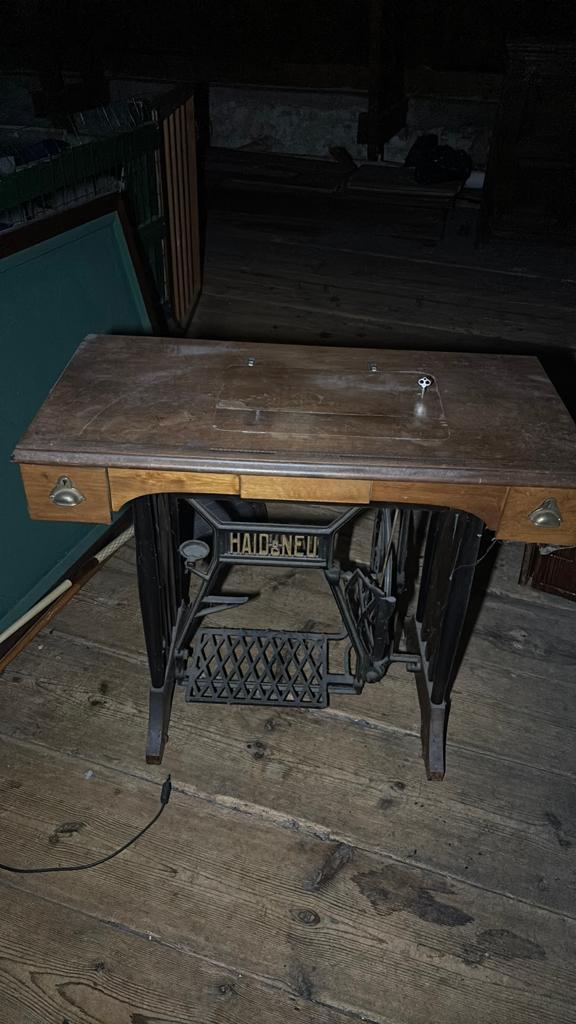 Antieke naaimachine tafel vlgs mij compleet, Antiek en Kunst, Antiek | Naaimachines, Ophalen
