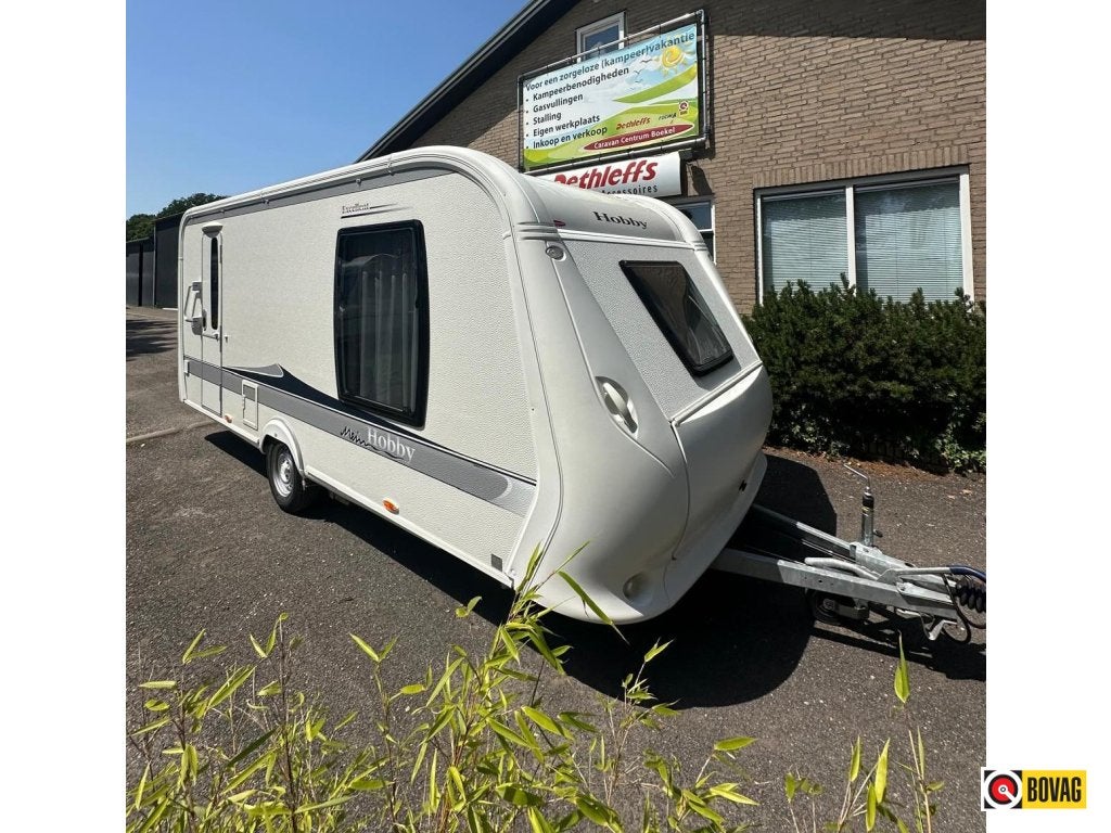 Hobby excellent 490 SFF +voortent+fietsenrek, Caravans en Kamperen, Caravans, Hobby, Overige typen, Tot en met 3, 4 tot 5 meter