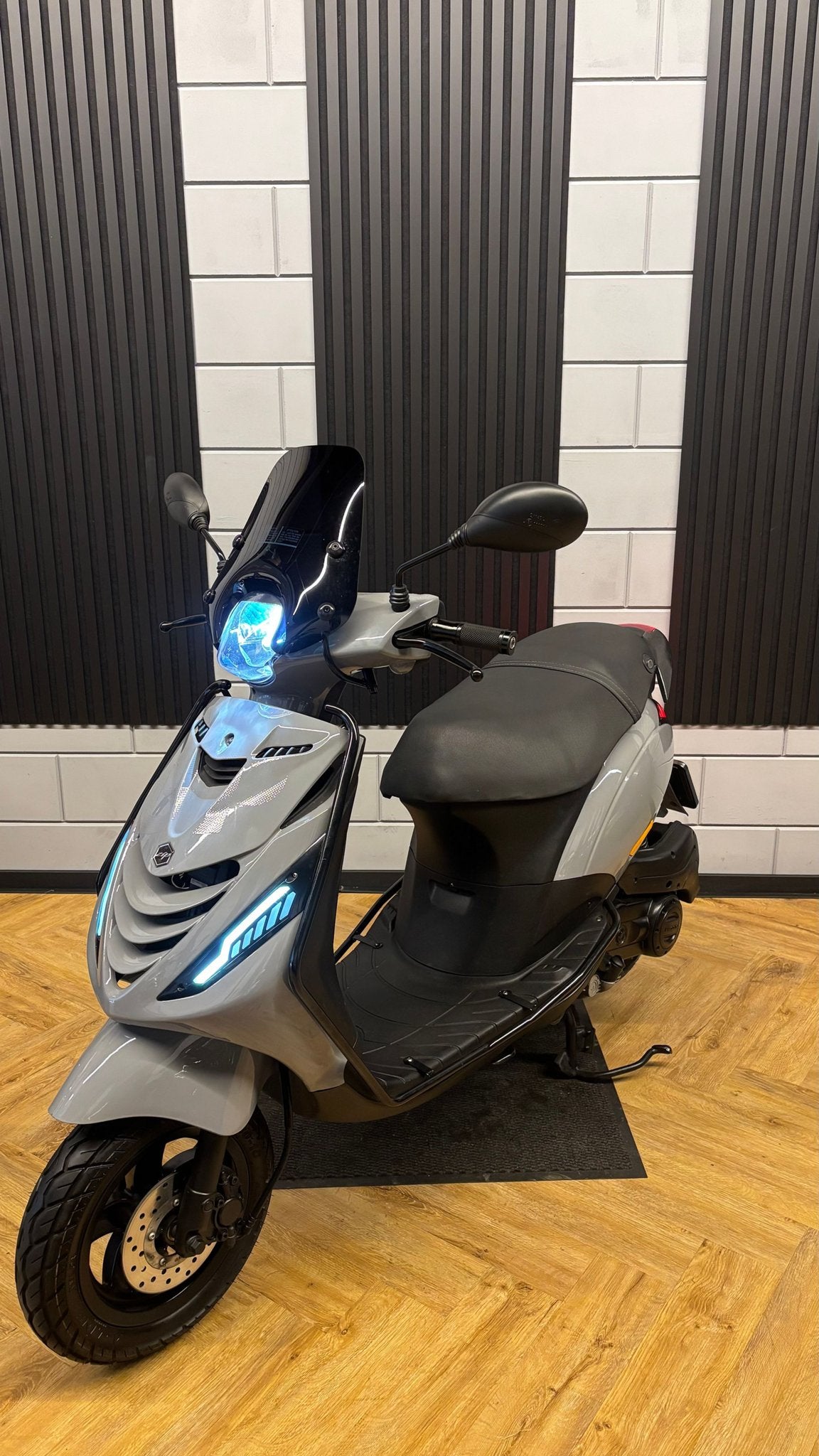 PIAGGIO ZIP 4T 3V 2024 BROM FULL OPTION NARDO GREY, -, Maximaal 45 km/u, -, Zip
