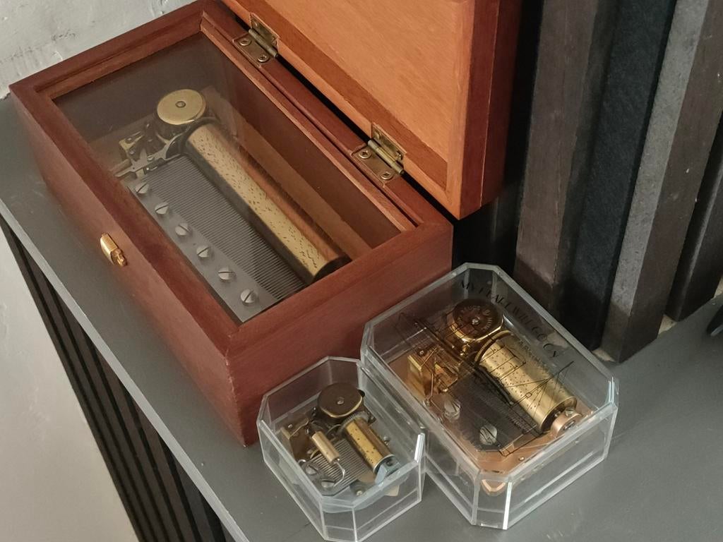 Een set van 2 VINTAGE REUGE MUSICBOX'S antiek verzameling, Ophalen of Verzenden