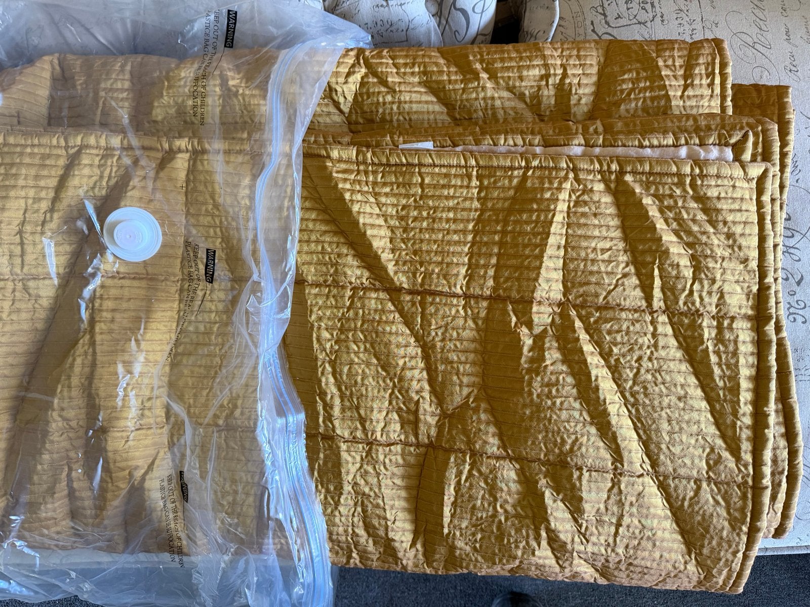 Luxe Gouden Bedsprei - ca. 240x200 cm, Gebruikt, Tweepersoons, Ophalen of Verzenden, Goud