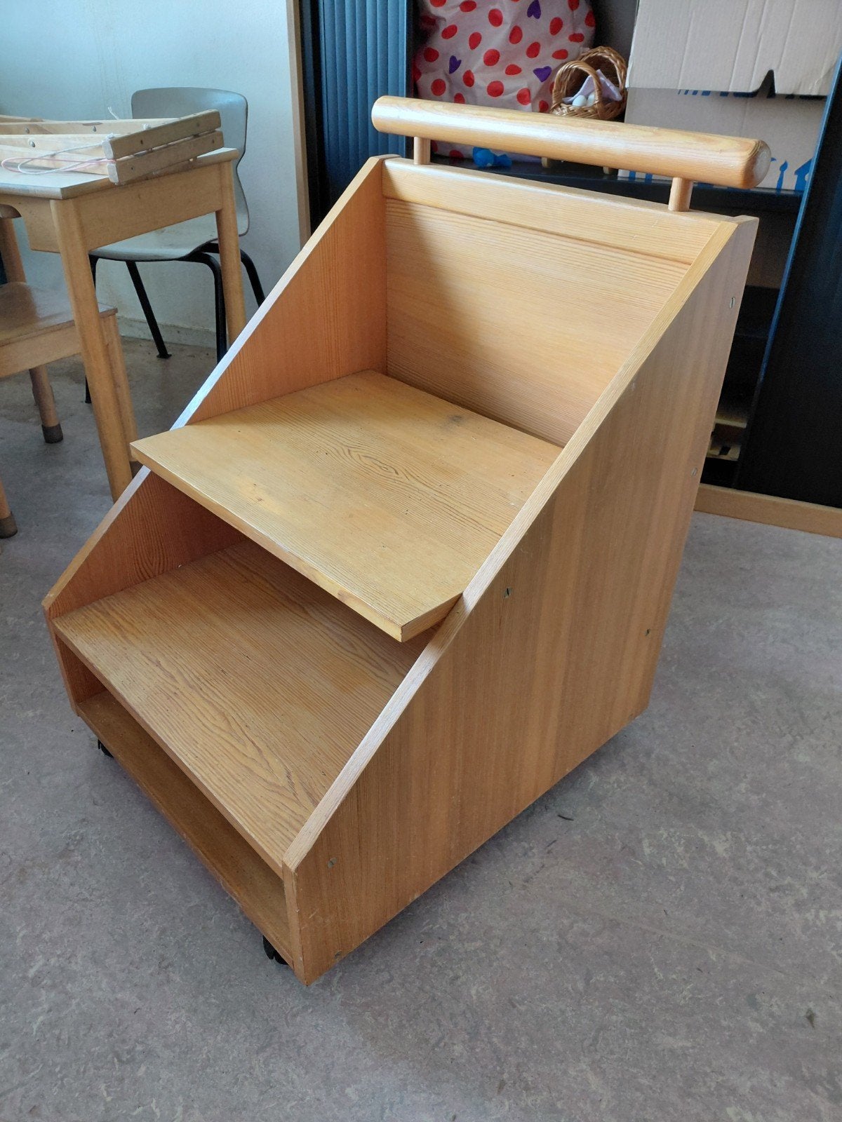 Houten verrijdbaar meubel met planken, Ophalen, Gebruikt