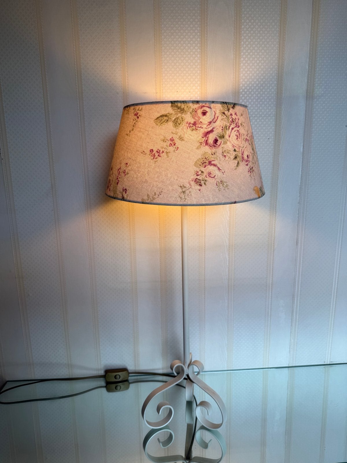 GRATIS Tafellamp met Bloemenkap - Romantisch Design, Ophalen, Met schakelaar, Gebruikt, Vintage