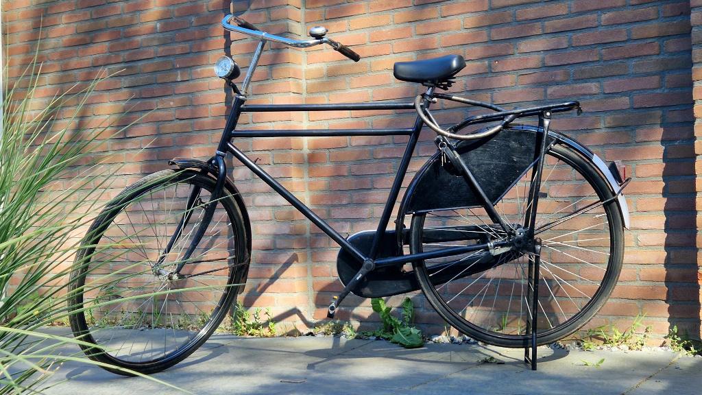 Opafiets zwart 28 inch, goede staat, Terugtraprem, Gebruikt, 61 tot 65 cm, Ophalen