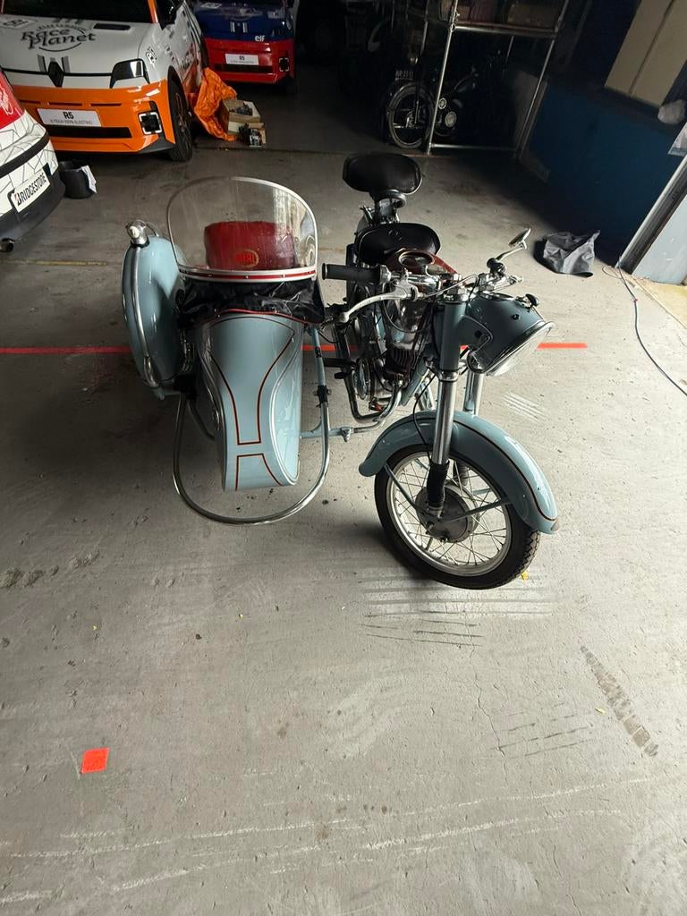 Victoria oldtimer bromfiets met zijspan bouwj. 1953, Fietsen en Brommers, Ophalen of Verzenden, Zo goed als nieuw, Overige typen