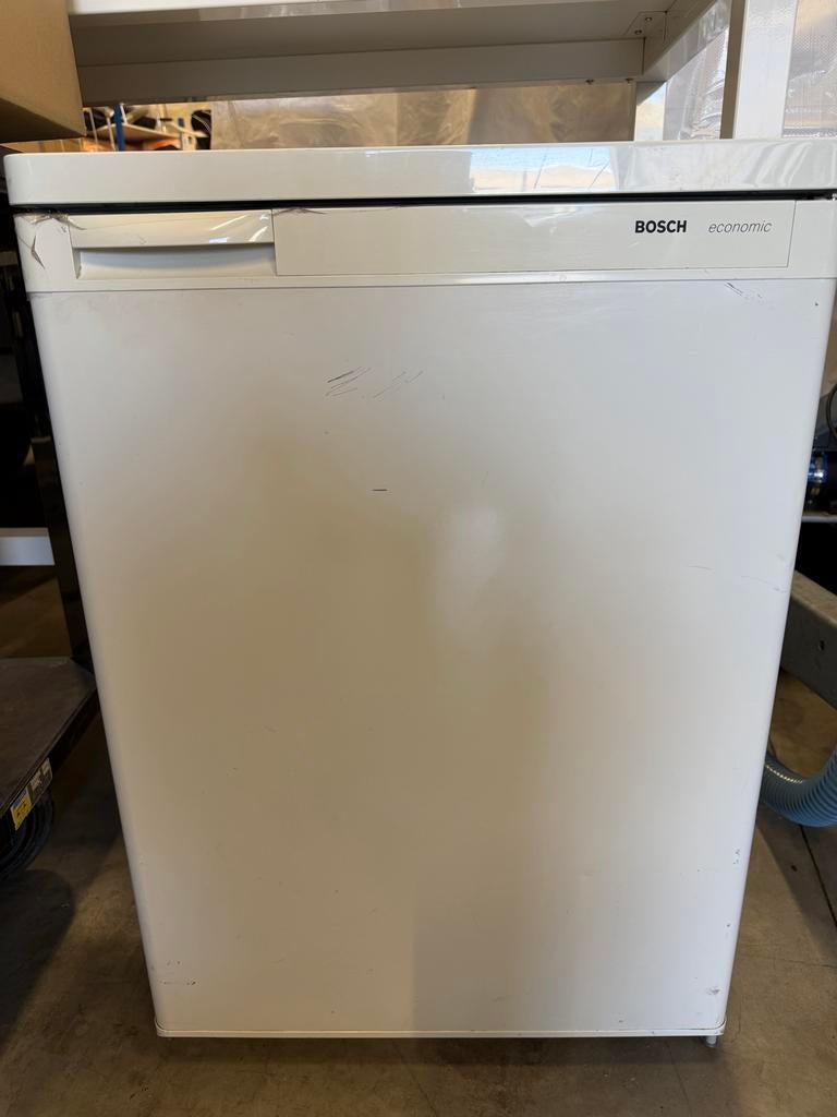 Compacte Bosch Economic Koelkast met Vriesvak, Ophalen, Zo goed als nieuw, Energieklasse A of zuiniger, 45 tot 60 cm