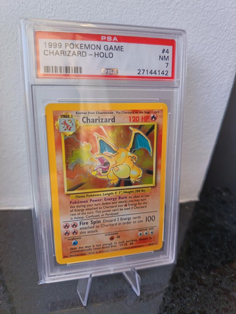 Charizard Base Set Holo PSA 7 - Pokémon Kaart, Hobby en Vrije tijd, Verzamelkaartspellen | Pokémon, Ophalen of Verzenden, Zo goed als nieuw