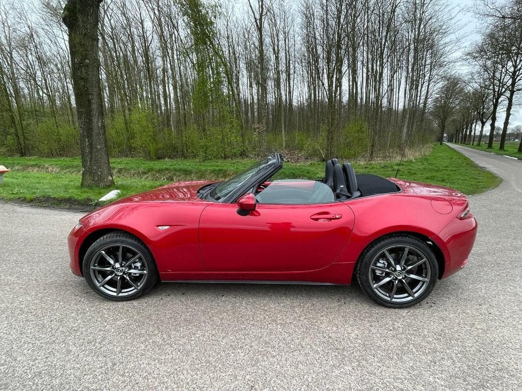 Mazda MX-5 2.0 Skyactiv-g 118KW/160pk, 2016 Rood, Auto's, 1998 cc, 40 €/maand, Zwart, 4 cilinders