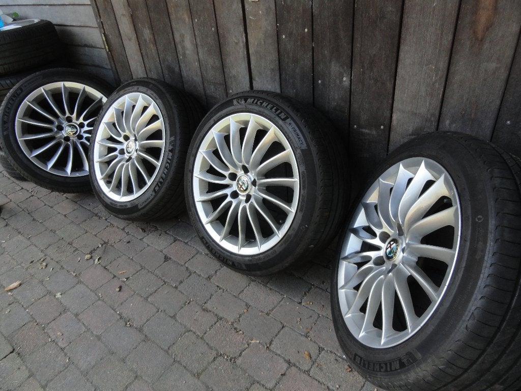 Alfa Romeo Guilieta alu velgen origineel,zomerbanden 18 inch, Ophalen, 18 inch, Gebruikt, Banden en Velgen