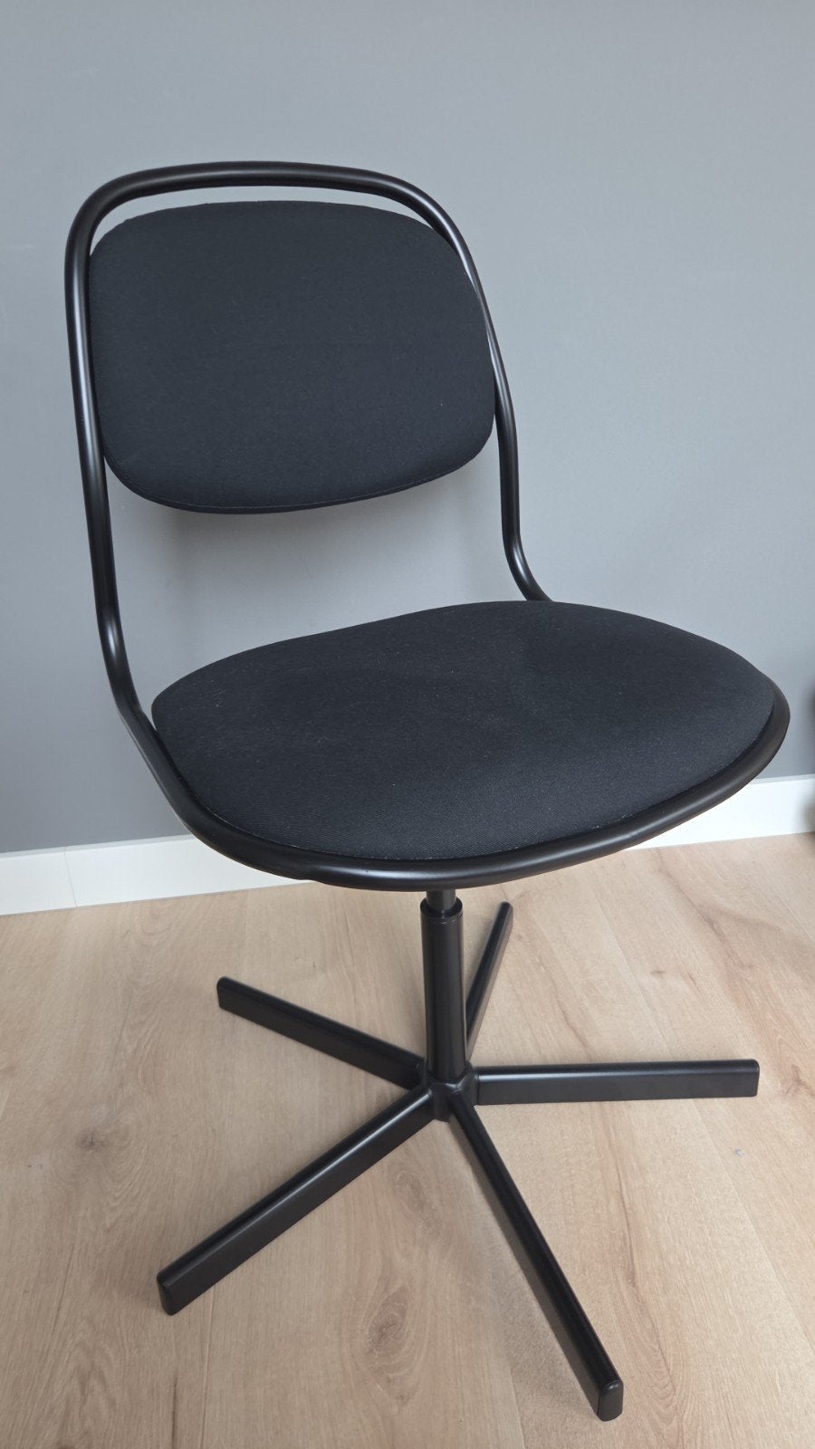 Zwarte bureaustoel met stoffen bekleding, Ophalen, Gebruikt, Modern, functioneel, Zwart