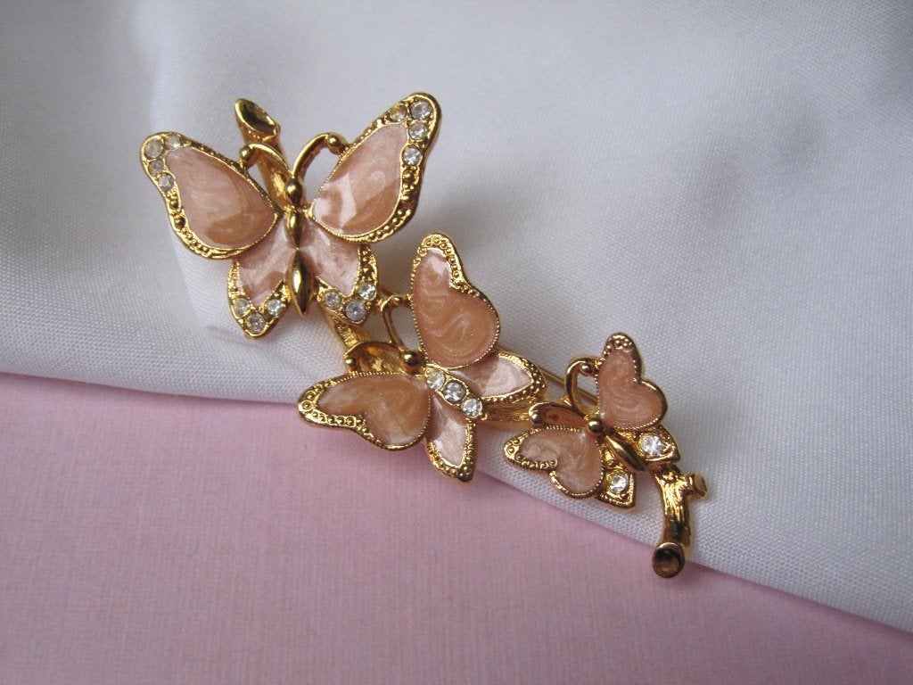 Broche vlinders met perzik kleurig emaille en rijnsteentjes., Met kristal, Overige materialen, Overige kleuren, Verzenden