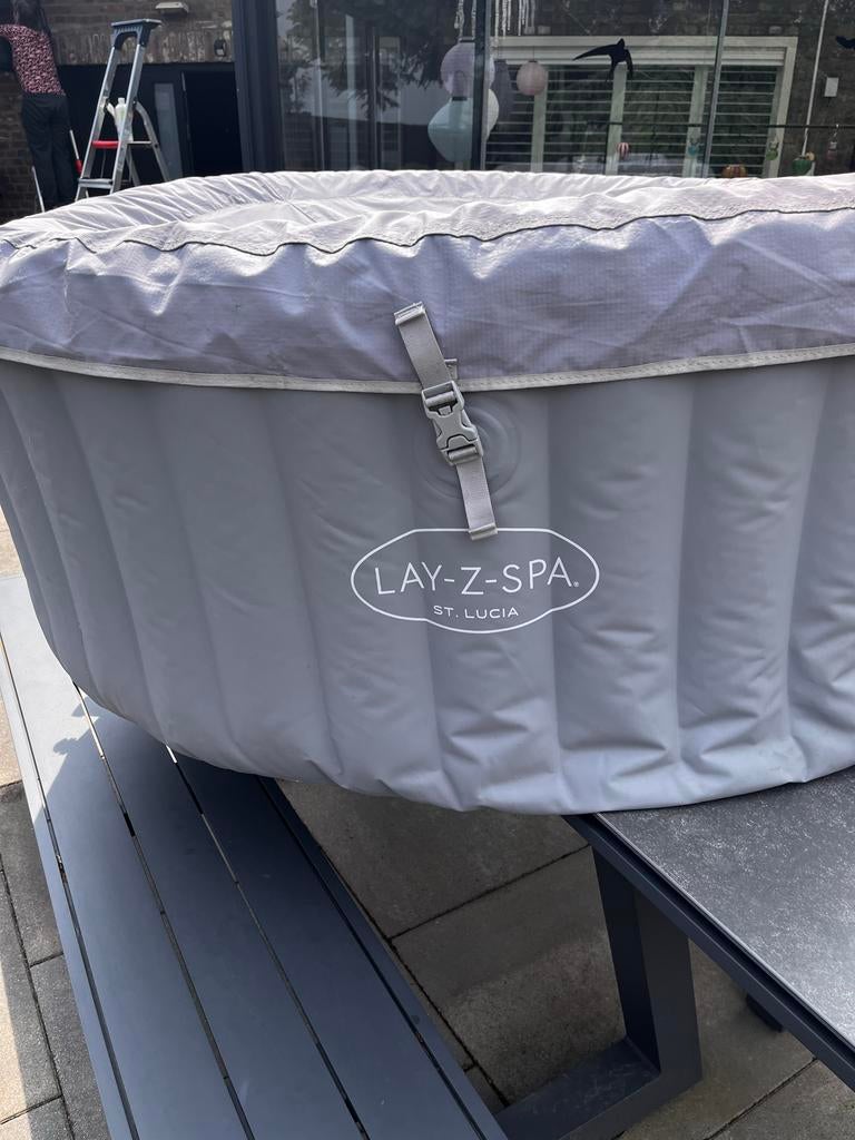 Lay-Z-Spa St. Lucia Opblaasbare Jacuzzi met Afdekzeil, Ophalen, Zo goed als nieuw, Afdekzeil, Opblaasbaar