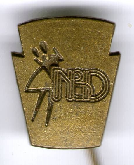 NBD koper dans speldje ( X_111a), Verzamelen, Ophalen of Verzenden, Zo goed als nieuw, Sport, Speldje of Pin