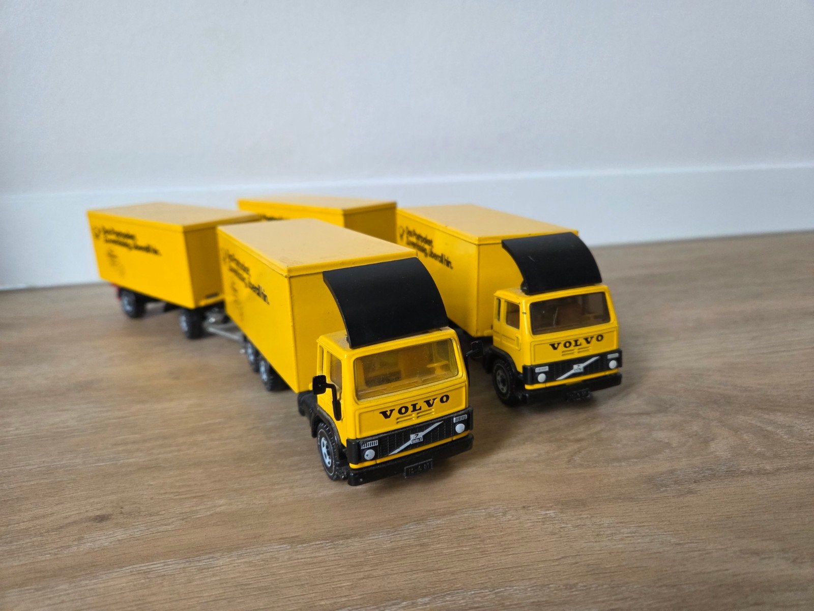 2x Siku Volvo F7 Das Postpaket DPB ( 1:55 ), Ophalen of Verzenden, Zo goed als nieuw, Bus of Vrachtwagen