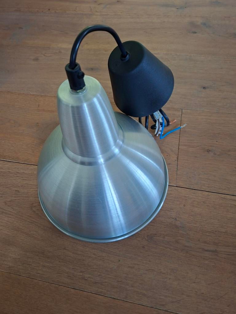 IKEA lampje van geborsteld aluminium - Nieuwstaat, Huis en Inrichting, Lampen | Lampenkappen, Overige kleuren, Rond, Ophalen of Verzenden