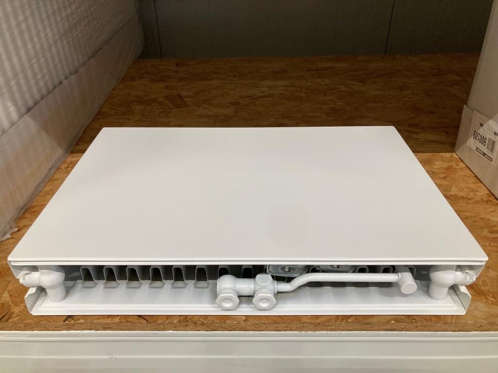 Nieuwe vlakke Superia Design radiatoren met onderaansluiting, 30 tot 80 cm, Radiator, Nieuw, Ophalen of Verzenden