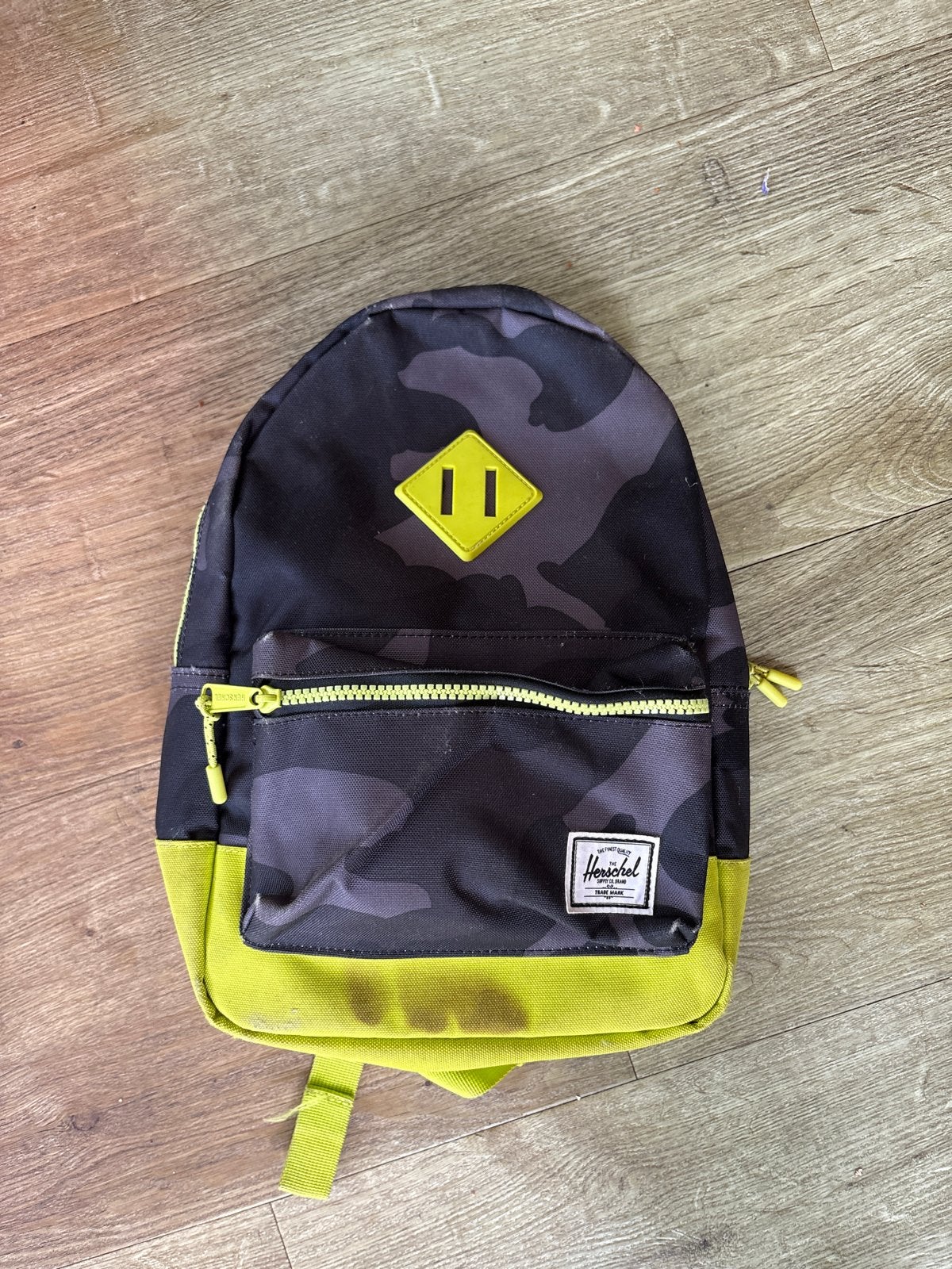 Herschel kinder rugtas - Camouflage met neon geel, Overige merken, Gebruikt, Minder dan 30 cm, Ophalen of Verzenden