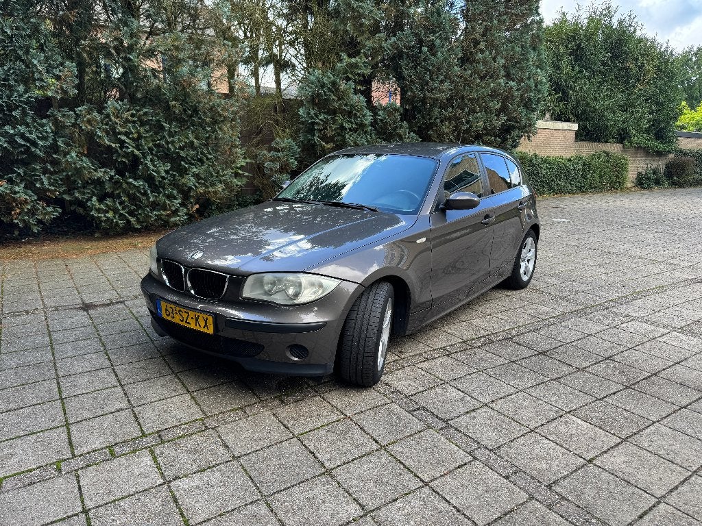 BMW 1-Serie | APK tot Oktober 2027 | 1.6 116I 2006 Grijs, Auto's, 1596 cc, Zwart, 4 cilinders, 635 kg
