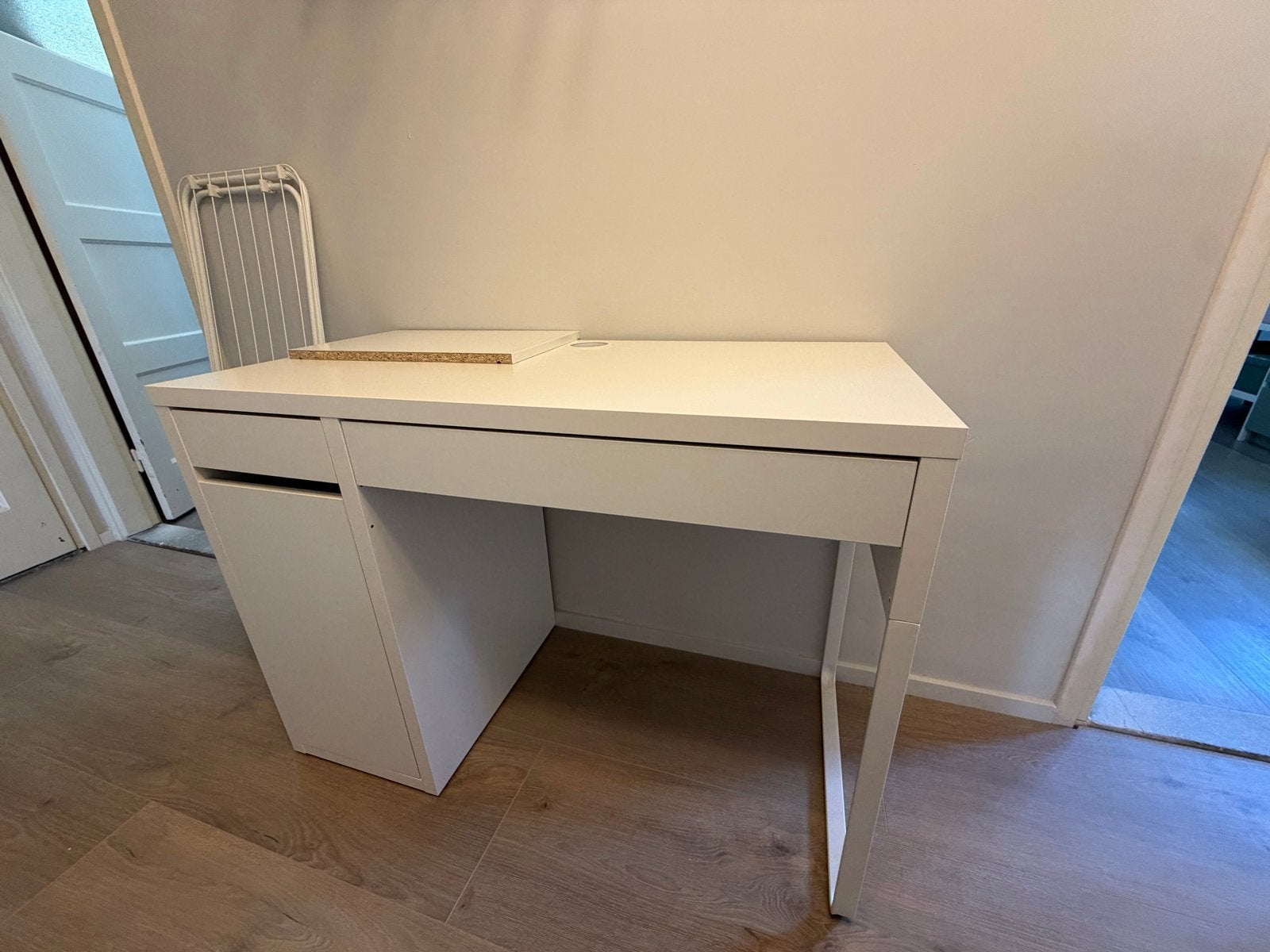 Bureau Micke Ikea, Ophalen, Gebruikt, Met lades, Spaanplaat of MDF